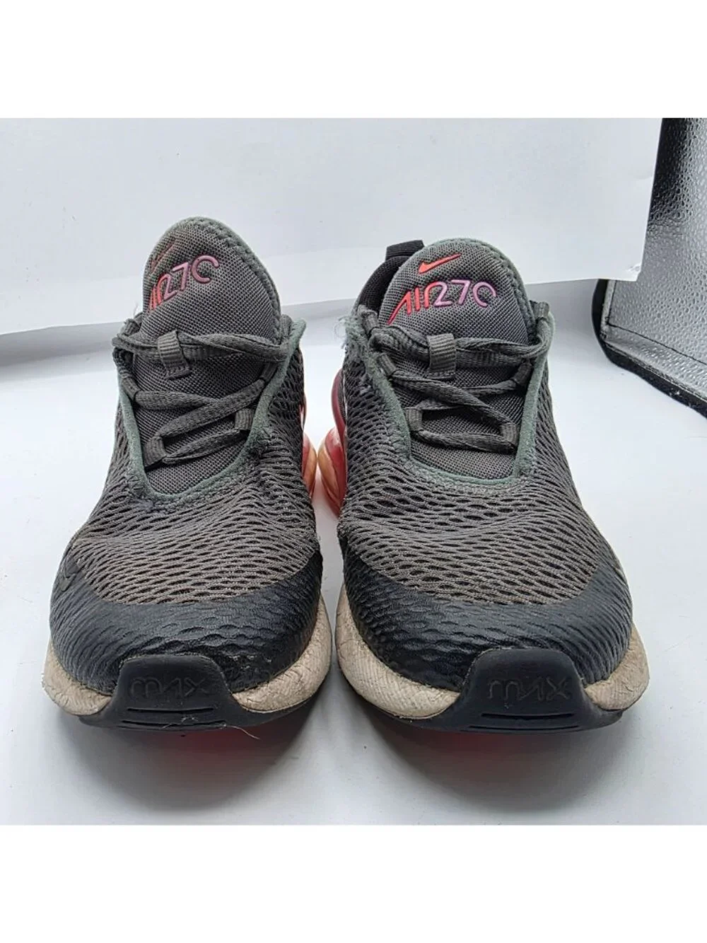 Nike Air Max 270 Girls Size 1 Smoke Gray Hyper Pink Sneakers Athletic AO2372-031